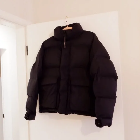 ARITZIA BLACK Super Duper Puff - Picture 2 of 15